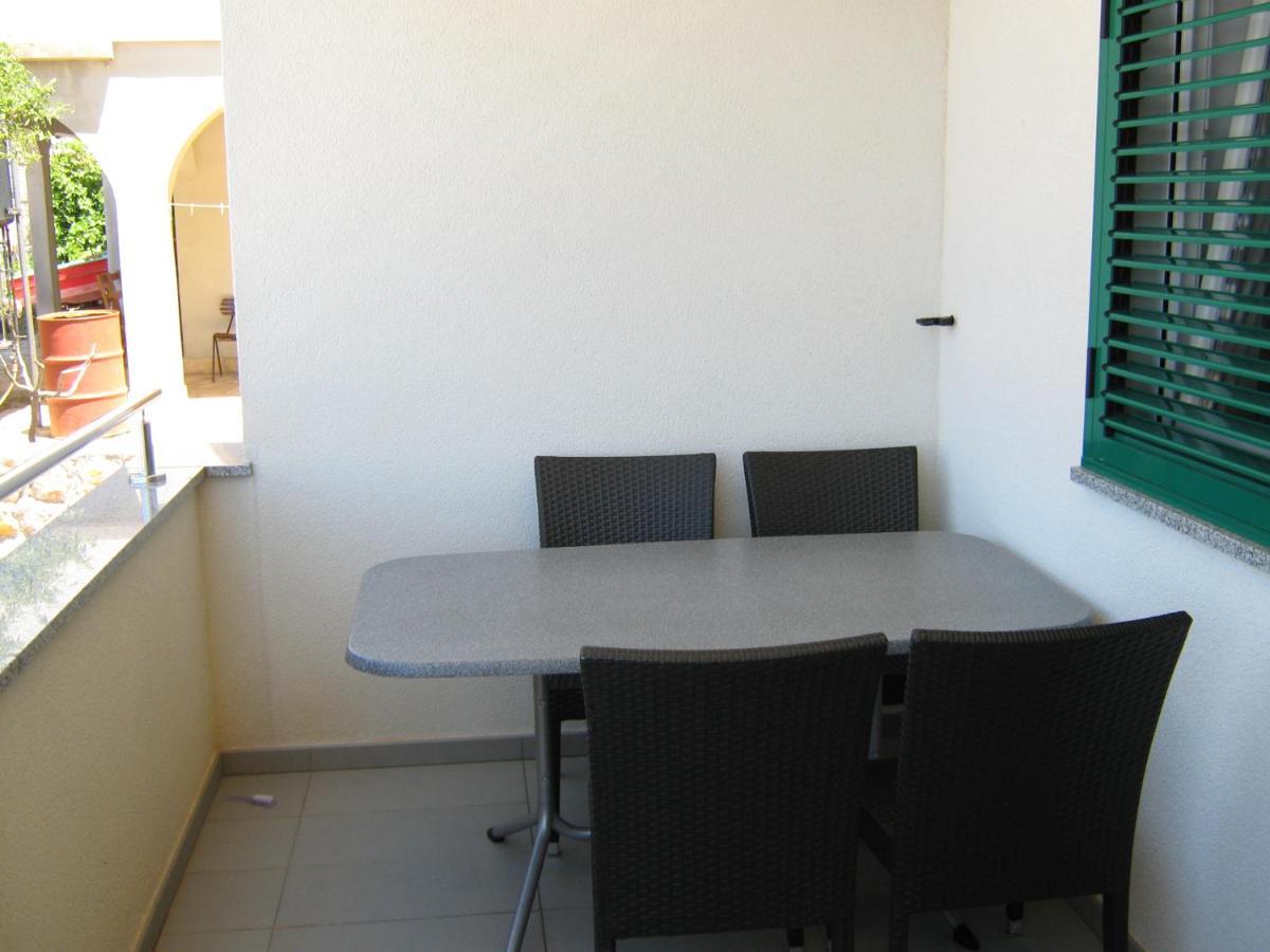 Villa Luce Apartment House Karlobag Exterior foto