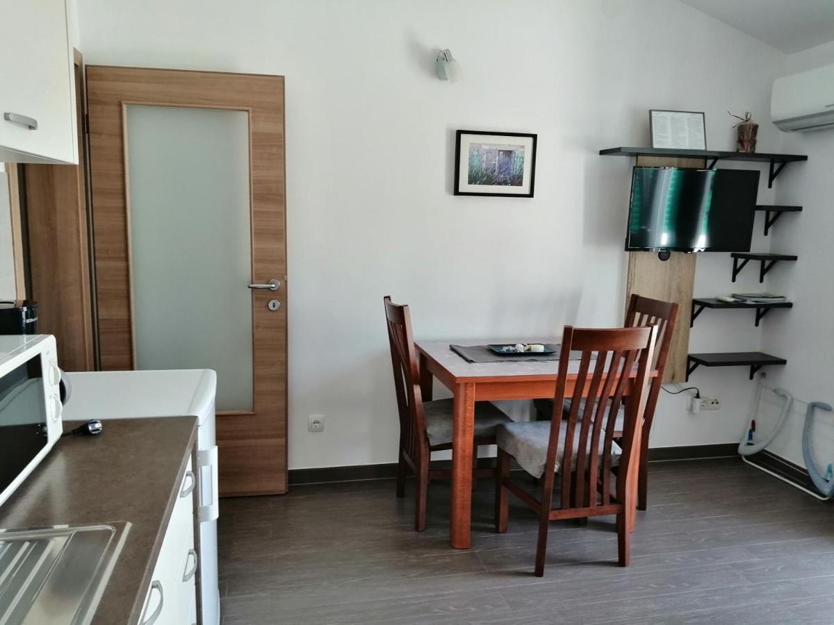 Villa Luce Apartment House Karlobag Exterior foto